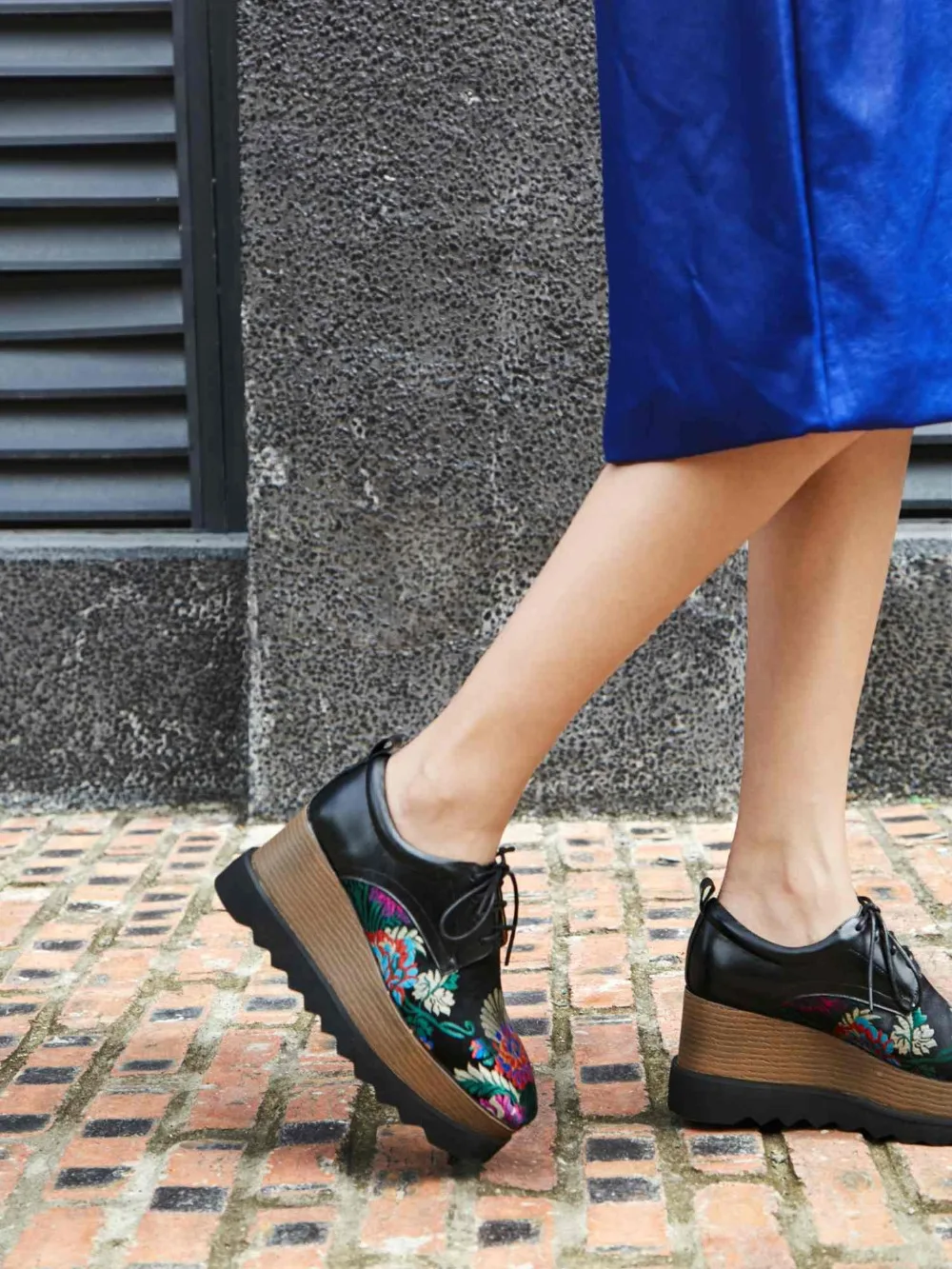 Krazing pot/; женская повседневная обувь из натуральной кожи с квадратным носком на плоской платформе в Восточном китайском стиле с вышивкой; высокое качество; L31