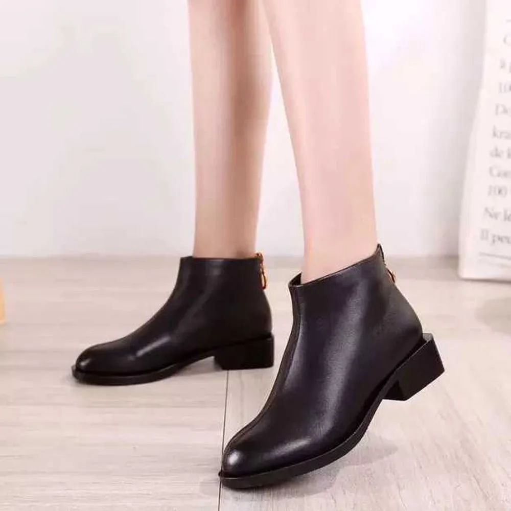 

2018 New Fashion European Style Black Ankle Boots Flats Round Toe Back Zip Martin Boots PU Leather Woman Shoes