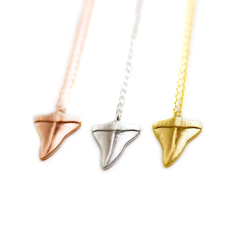 

Fashion shark teeth necklaces Beautiful shark's teeth pendant necklaces Animal teeth necklaces