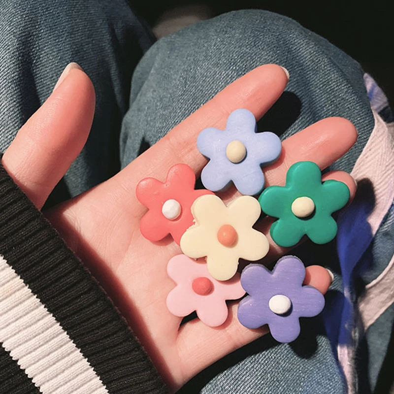 

Fashion Cute Candy small daisy flower earrings resin soft pottery stud earrings woman anti-allergic jewelry earrings