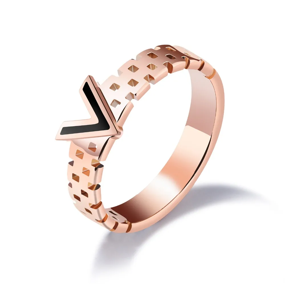 

Fate Love Fashion Pull Design V Woman's Rings Rose Gold Color Stainless Steel Jewelry Finger Bands Gift Drop Shopping Never Fade