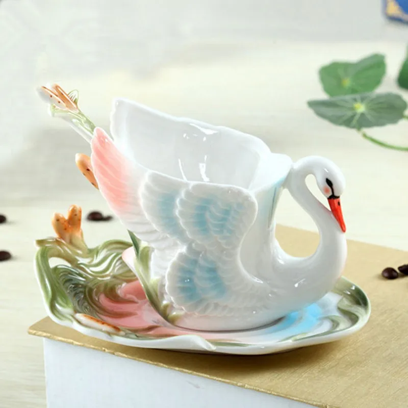 

2018 Swan Coffee Cup Colored enamel porcelain Mug with saucers and teaspoons of holiday Get married creative gift Free shipping