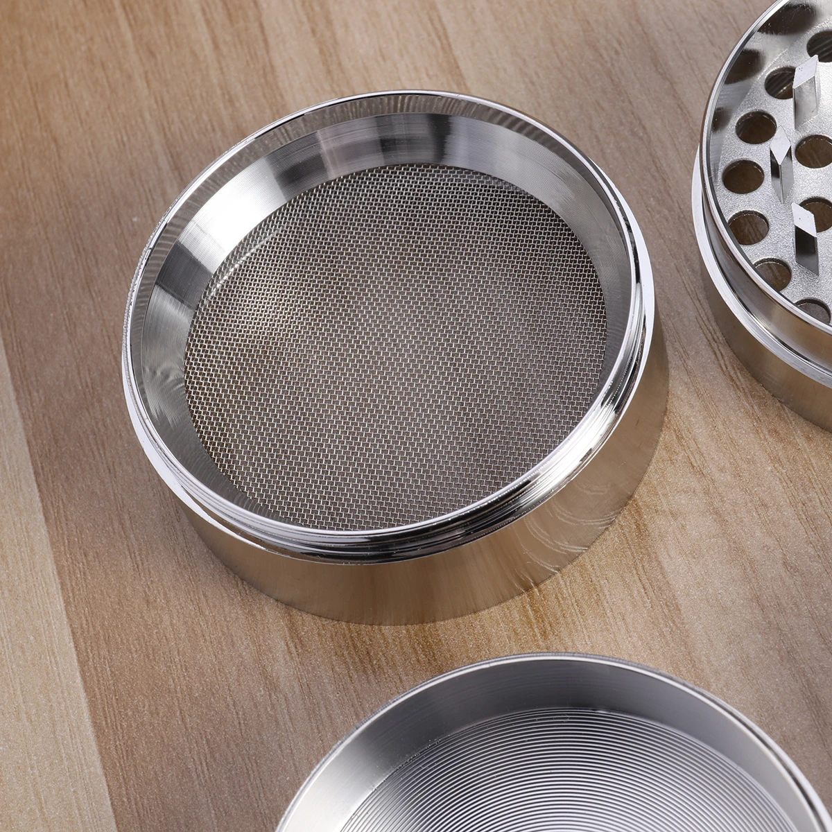 4 Strati Tabacco Spice Grinder Herb Weed Grinder con Manico Mini Spezie Mulino Mulino Rilevatori di Fumo di Tabacco Tubi di Rettifica