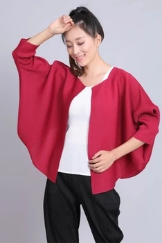 

FREE SHIPPING Miyake fold slash neck Quarter Sleeve short paragraph bat -type coat IN STOCK