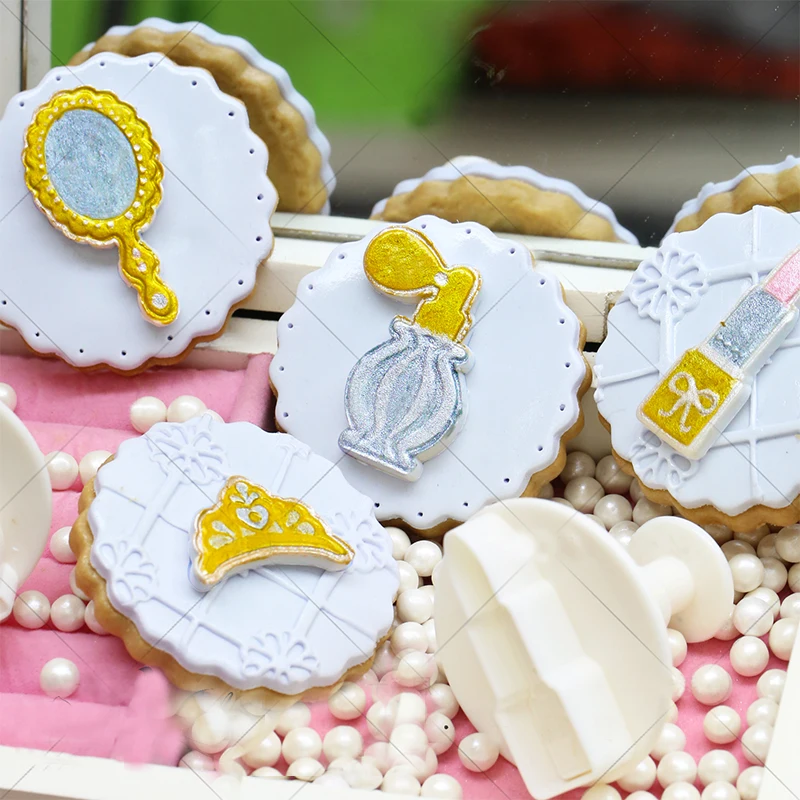 

Makeup Tools Design Fondant Biscuits Cookie Cutter mold Lipstick mirror Gum Paste Tools for Cupcake Decorating baking Bakeware