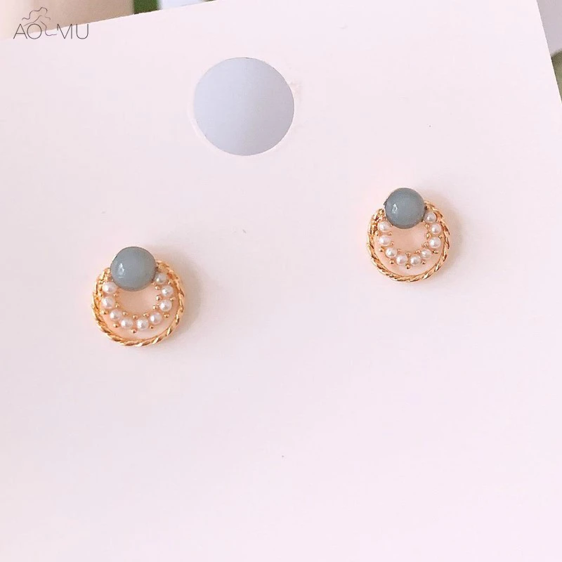

AOMU Sweet Pearl Golden Metal Geometric Small Ball Circle Round Hollow Boucle Stud Earrings for Women Girl Wedding Brincos