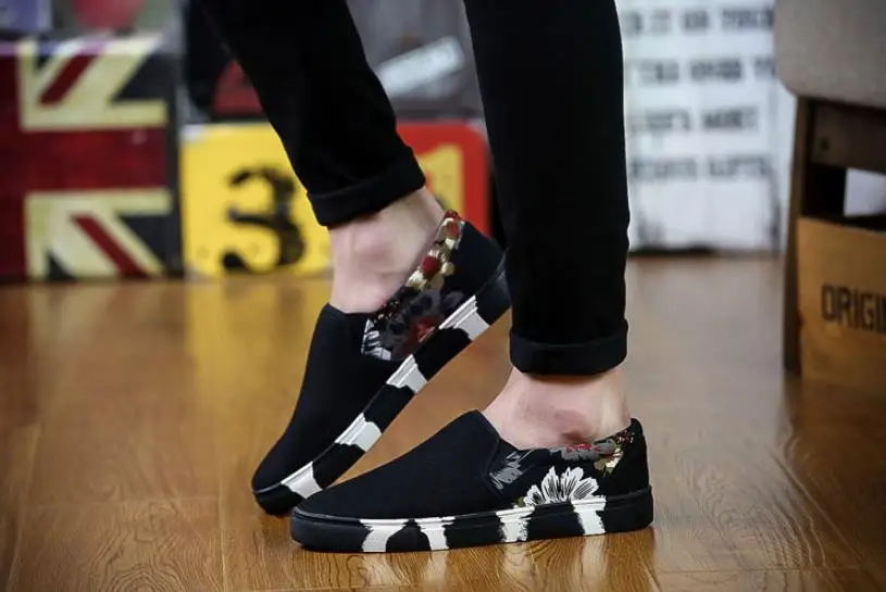 

2019 new spring canvas Korean version of the trend of wild men's shoes lazy cloth shoes men's casual tide shoes old Beijing