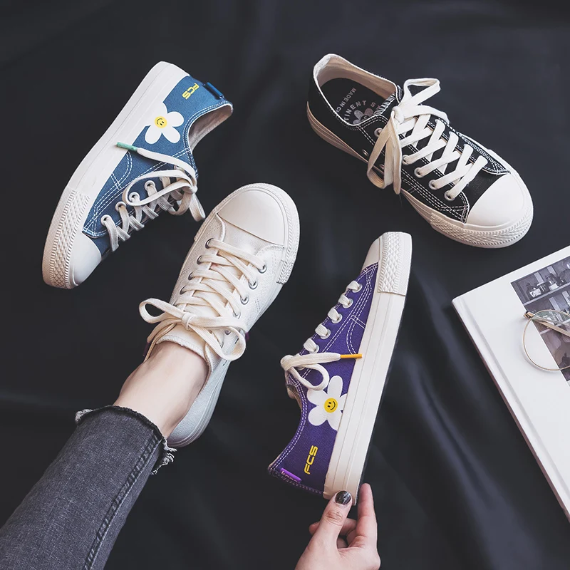 

Lady Sneakers Stylish Shoes Women Spring and Autumn 2019 New Canvas Shoes with Flowers Lace Up Students Girls White Shoes 35-40