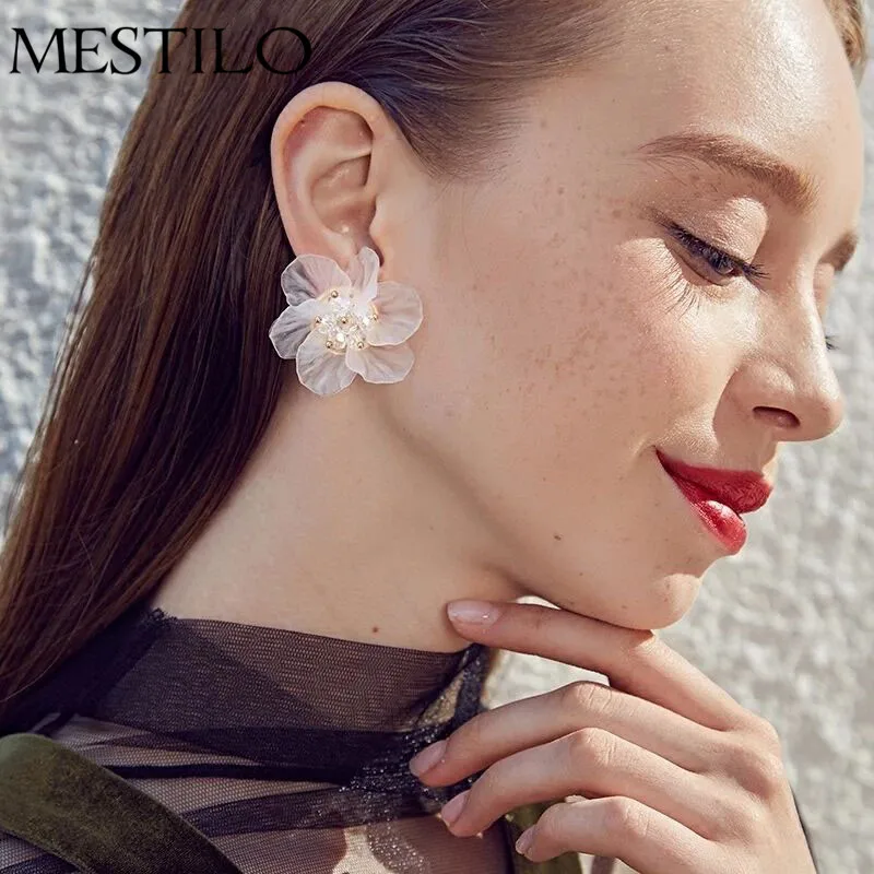 

MESTILO New European Elegant Big White Acrylic Flower Earrings For Women Fashion Sweet Rhinestone Stud Earrings Jewelry Korean