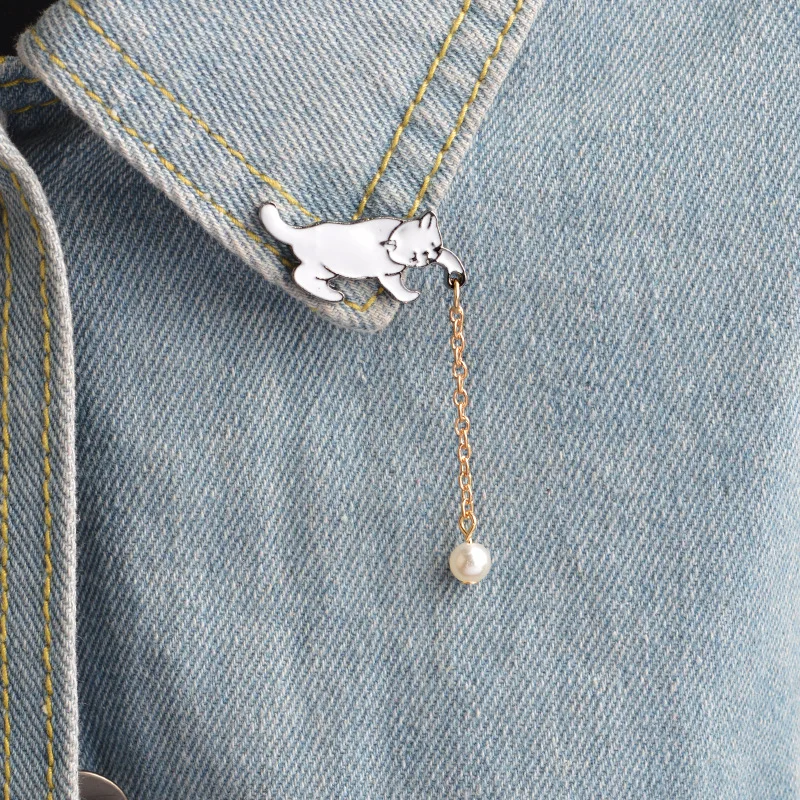 

Alloy Cute Little White Imitation Pearl Cat Brooch Pins Fashion Jewelry Denim Jacke Shirt Badge for friend