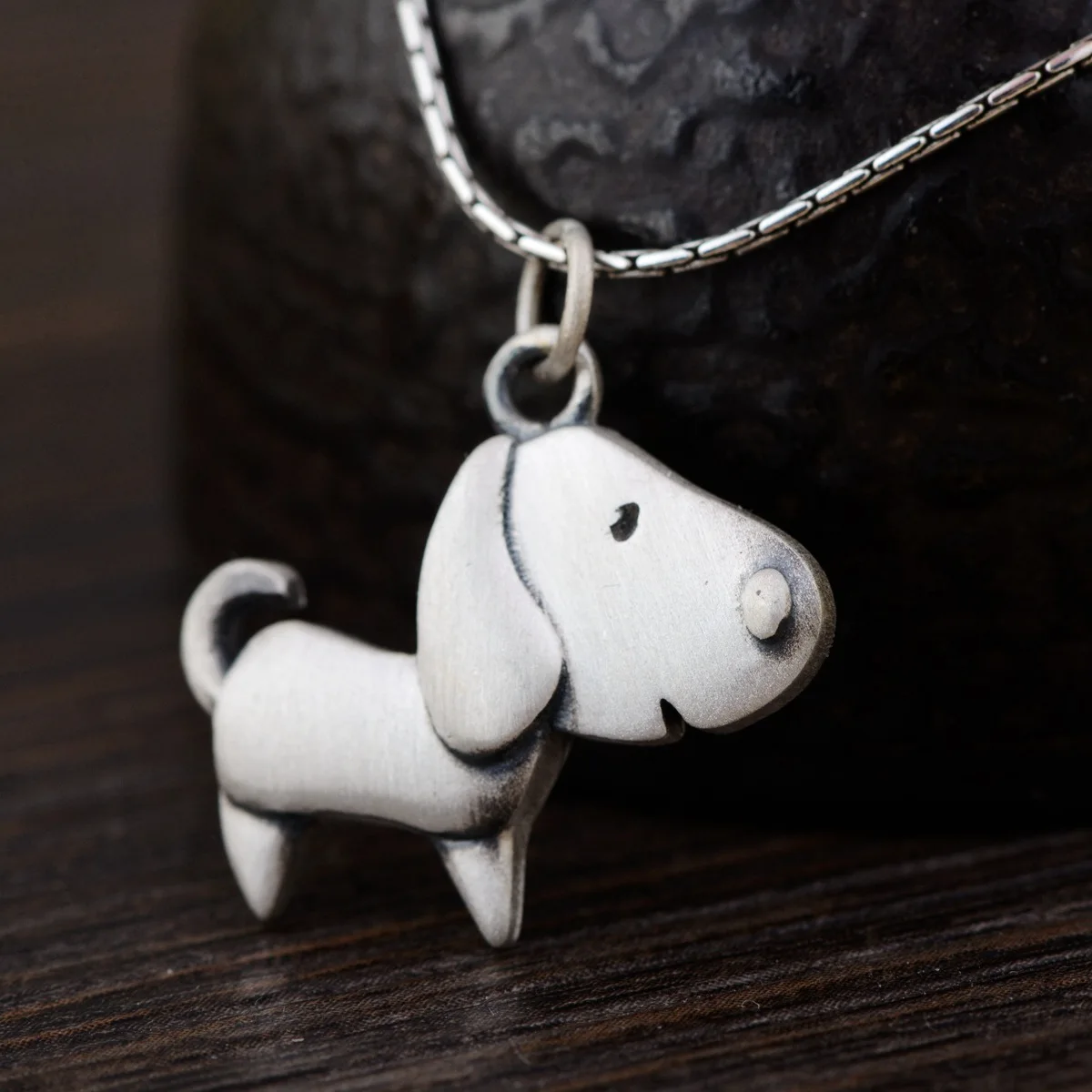 

Emperor gold jewelry line S990 fine silver pendant matte antique craft female puppy can eckart wow Iraq new products