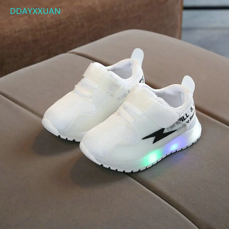 

Kids Shoes With Light Boys Led Sneakers New Brand Autumn Net Breathable Sneaker Children Casual Lighted for Baby Girls Shoes