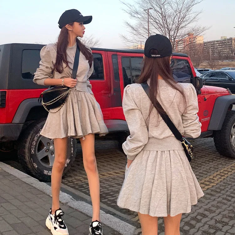 

2019 spring and summer new trend fashion mini skirt round neck long-sleeved shirt two-piece youth street women's clothing