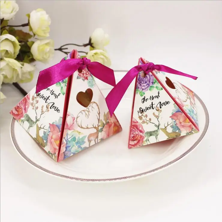 

50 PCS Triangl Candy Box Pyramid Tip Wedding Favor Boxes Bridal Shower Favors Gift Packaging Bag