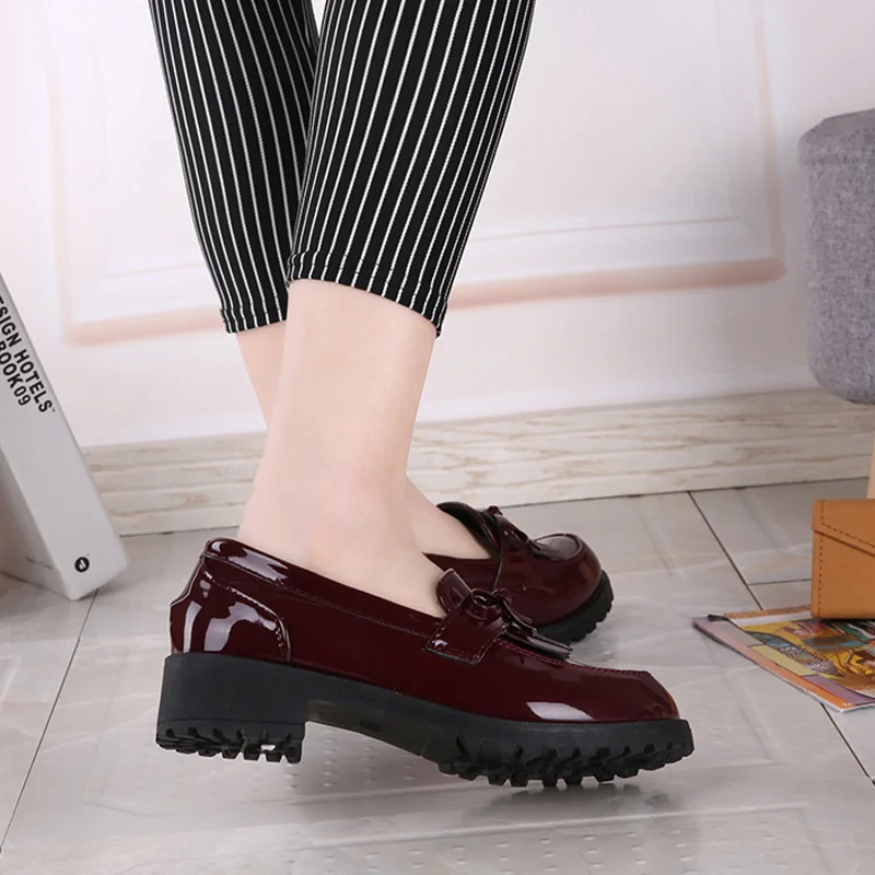 Koop Vrouwen Bowtie Kwastje Platte Lente Derby Schoenen Dames Oxfords Lakleer Platform Slip Op Vrouw Comfort Modeschoenen