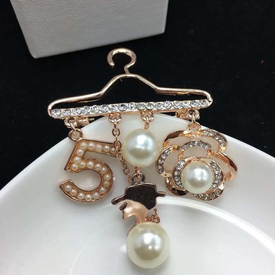

B35 style number 5 Famous Luxury Brand Jewelry 2017 New Brooch Safety Pins Broaches For Women Sweater Dress Lapel