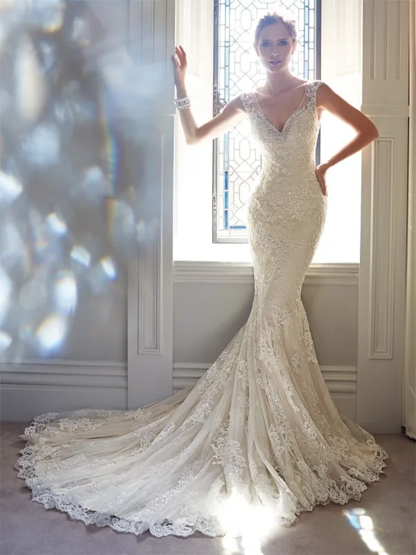 

2016 Elegant Crystal V-neck Bodice and Back Zipper with Buttons Lace & beaded Chapel Train Mermaid Wedding dresses