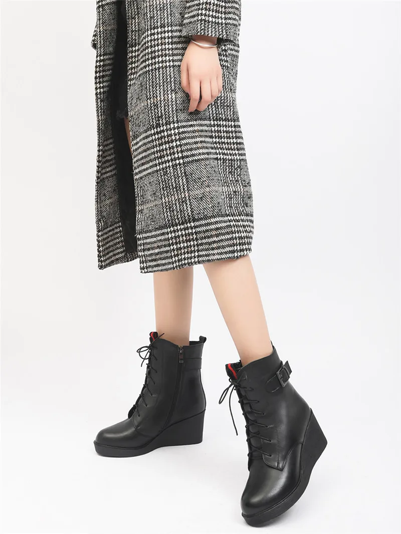 ASUMER/Модные ботильоны для женщин черного цвета; ботинки из натуральной кожи с круглым носком; обувь на танкетке; зимние теплые ботинки с перекрестной шнуровкой