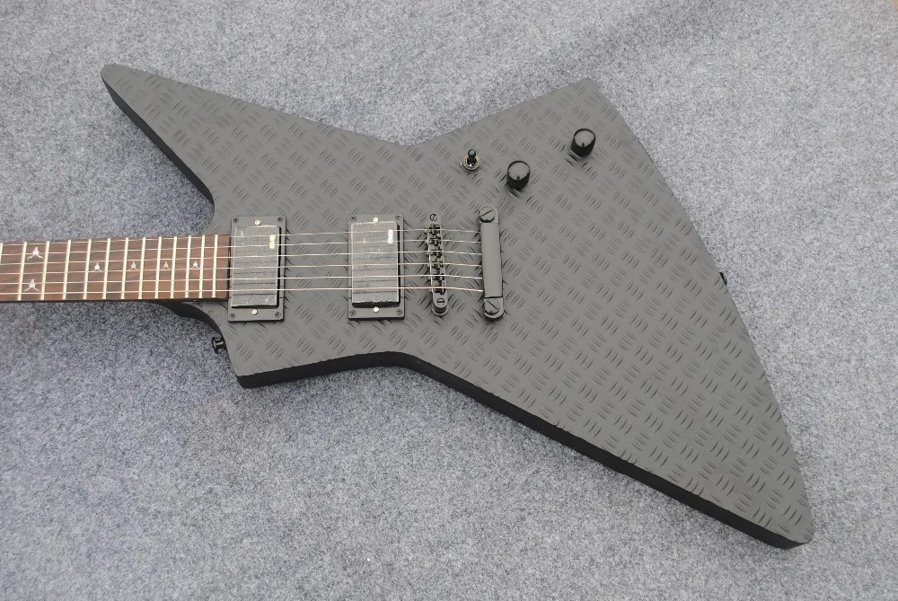 

24 FRETS FLOYD ROSE TREMOLO GLOSS BLACK PAINT NO METAL DESIGN IN PAINT - JUST BLACK