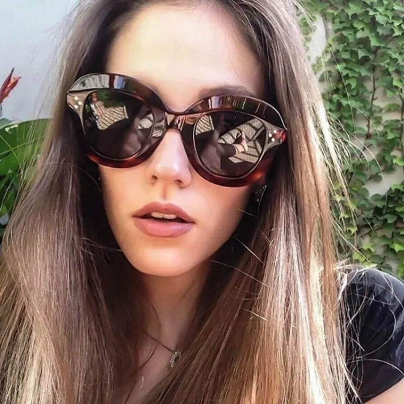 

2019 Brand Retro Sunglasses Women Sexy Luxury Brand Designer Sun glasses Female Rivet Shades Big Frame Style Eyewear UV400