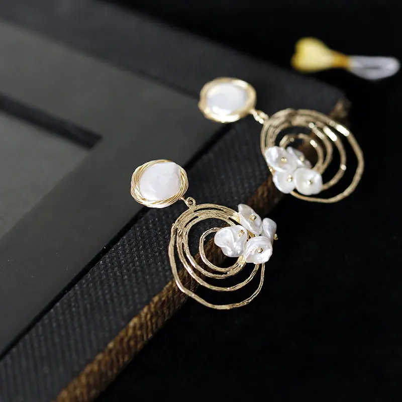 SINZRY Горячая Элегантная спираль барокко натуральный жемчуг обмотки висячие серьги корейский Стильный вечерние ювелирные изделия подарок