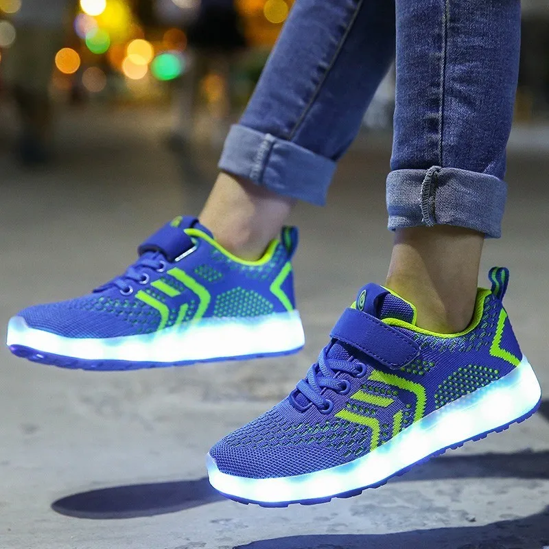 2019 zapatos de la lámpara del flash de las muchachas de la marca de la manera caliente para los niños zapatillas de luz LED zapatillas de deporte informales recargables del USB