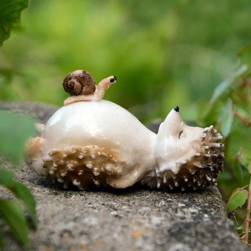 

Cute Artificial Mini Hedgehog Miniatures Fairy Garden Gnomes Moss Terrarium Resin Crafts Home Decorations Gift for Children New