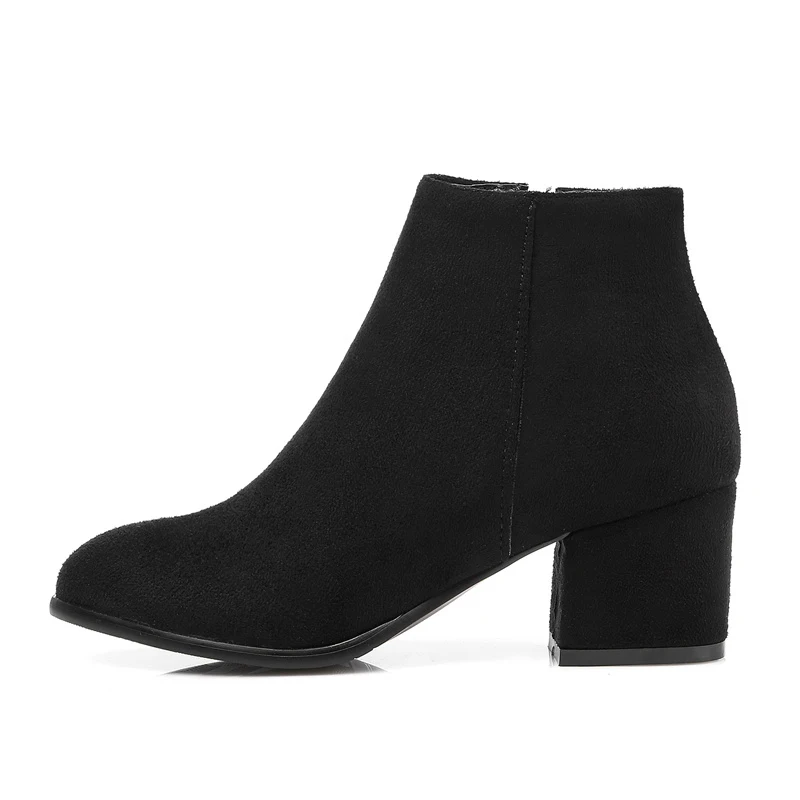 Beste 2018 Plus Size 45 Vrouwen 5 cm Hakken Enkellaars Winter Hakken Zip Martin Zwarte Laarzen Korte Pluche Warme Laarzen lady Fluwelen Su egrave;de Schoenen