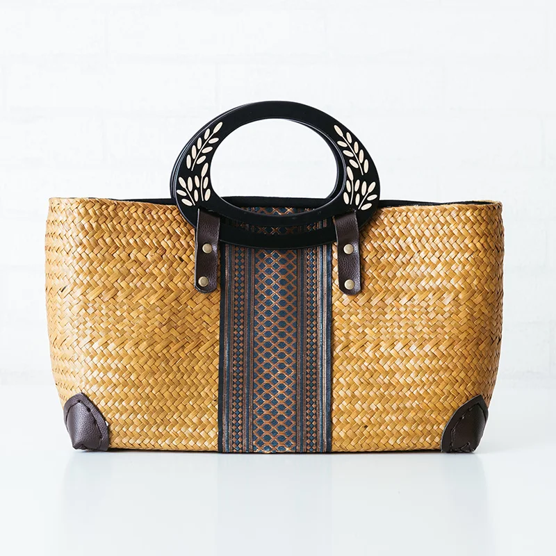

New Thai version of the hand-woven rattan woven grass-style package national style wild handbag female travel resort beach packa