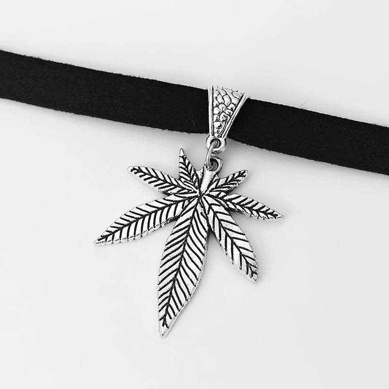 Черная плоская Подвеска из искусственной замши тибетское серебро/Корд золотая