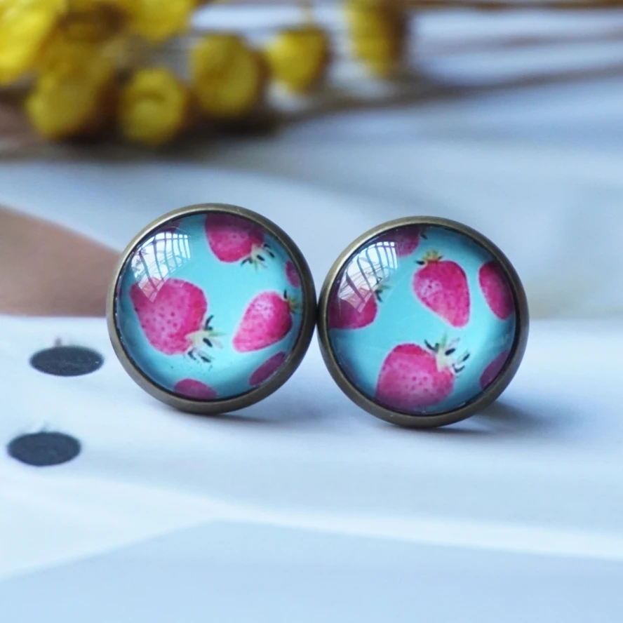 Strawberry cute earring woman lady Fashion glass Earing handmade