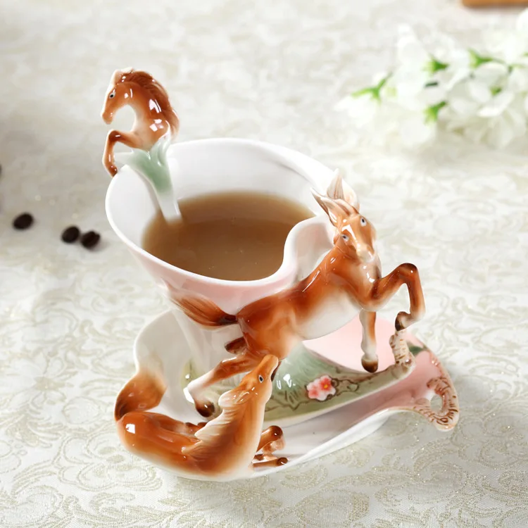 Белая лошадь эмалированная кофейная чашка фарфоровая кружка набор креативная керамическая посуда для напитков Европейский костяной фарфор креативные подарки - Цвет: Коричневый