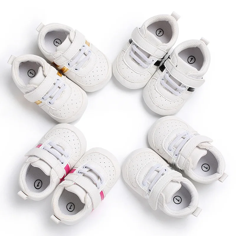 Для маленьких мальчиков девочек кожаные ботинки белый для новорожденных Детская кроватка обувь детская Мокасины этаж Первый ходунки TS128
