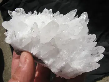 

320g natural rock quartz crystal cluster original