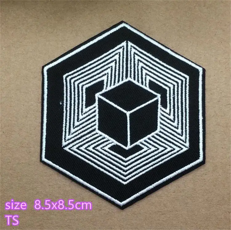 1.1 8.5x8.5cm