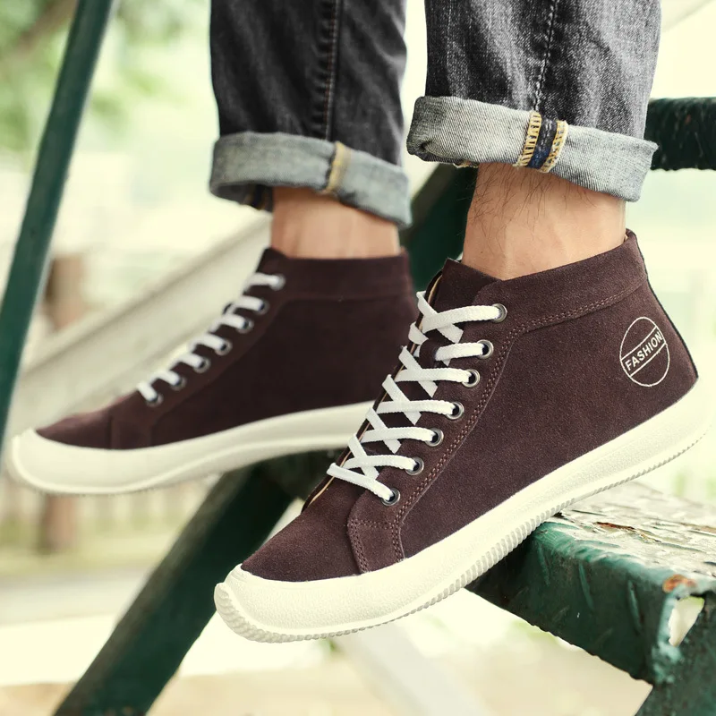 

A sells men's casual shoes trend of Korean autumn and winter boots with male leather cashmere thermal shoes