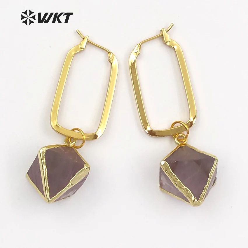 Wte450 Heal Stone Dice Shape Rainbow Fluorite With Gold Dipped Rectangle Metal Hoop Inlay