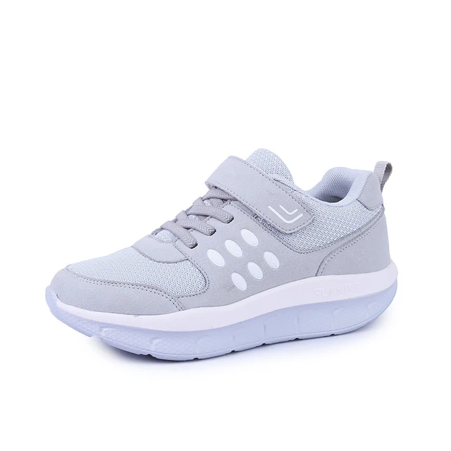 Neue Frauen Große Größe Rot Atmungsaktive Mesh Turnschuhe Großhandel Mesh Schwarz Haken Schleife Fitness Schuhe Alte