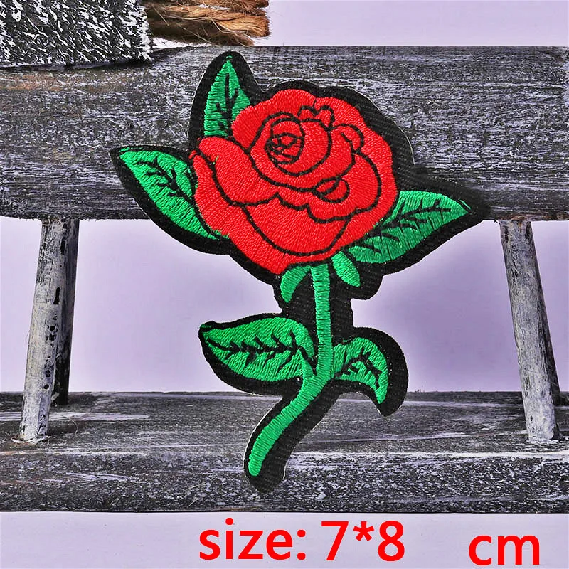 

1PC beautiful Rose Iron On Embroidered Patch For Cloth Cartoon Badge Garment Appliques Accessory