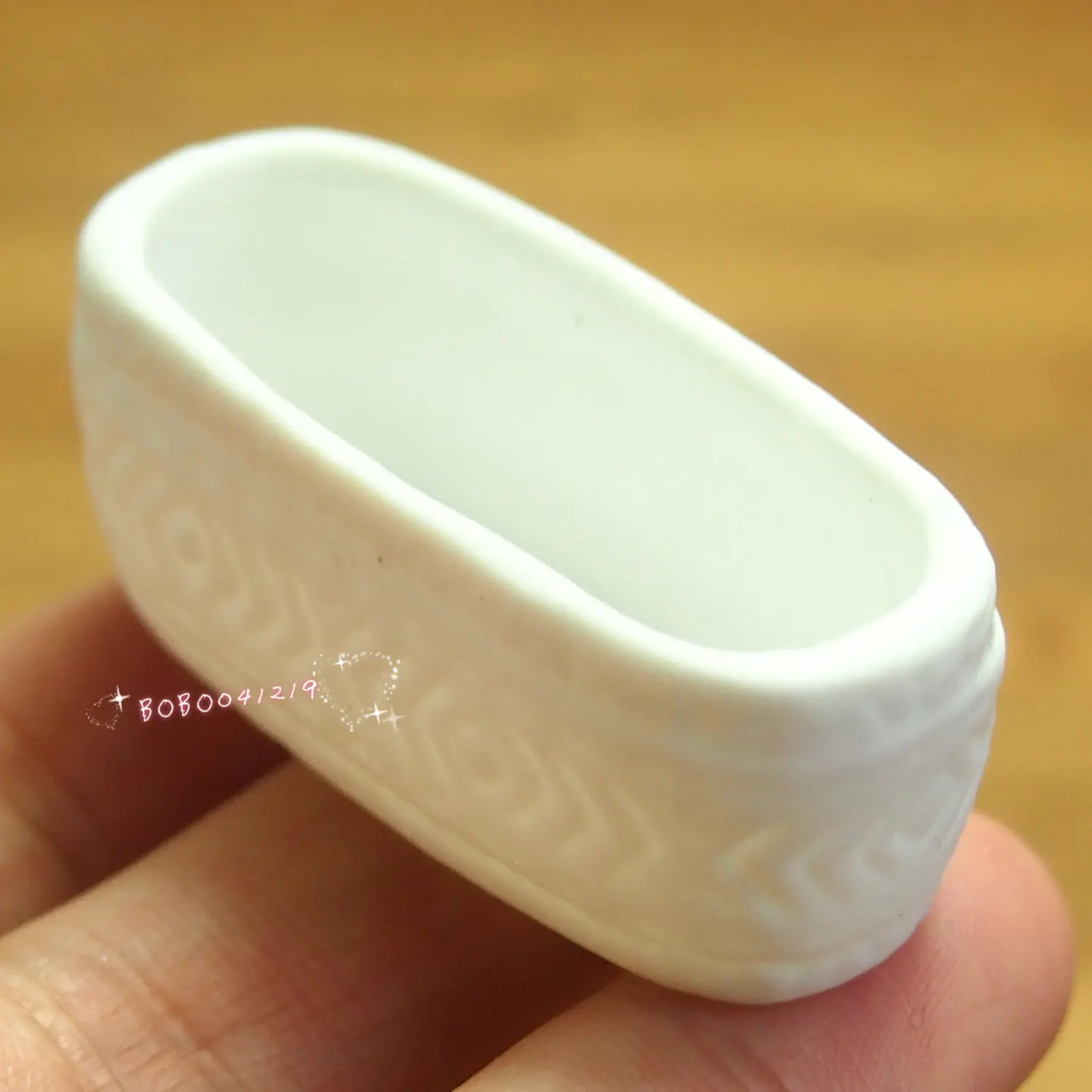 

Dollhouse Miniature 1:12 Toy Garden A Porcelaine White Flower Pot L4.3cm HT0023A