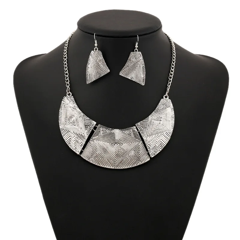 

LZHLQ Vintage Metal Pattern Necklace Trendy Women Geometric Splice Chain Necklaces Ethnic Carving Plated Jewelry Accessory