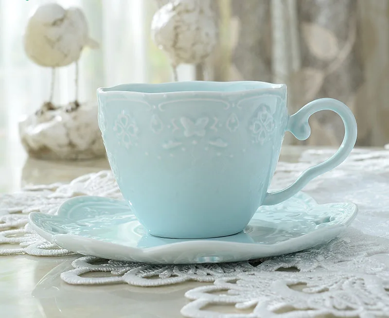 Горячая Распродажа дешевая Изысканная креативная керамическая кофейная чашка с тиснением в европейском стиле и блюдце домашняя простая послеобеденная чайная чашка