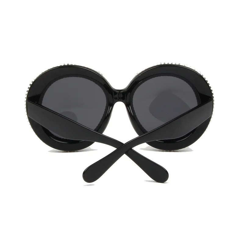 2019 New Luxury Oversized Sunglasses Women Vintage Rhinestones Sun Glasses Round Frame Gradient Mirror Shades for Women Oculos