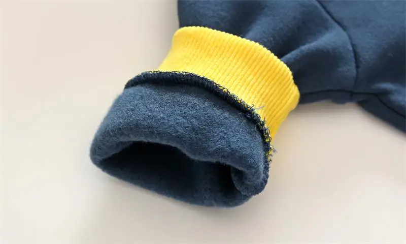 4468294151_1297718603