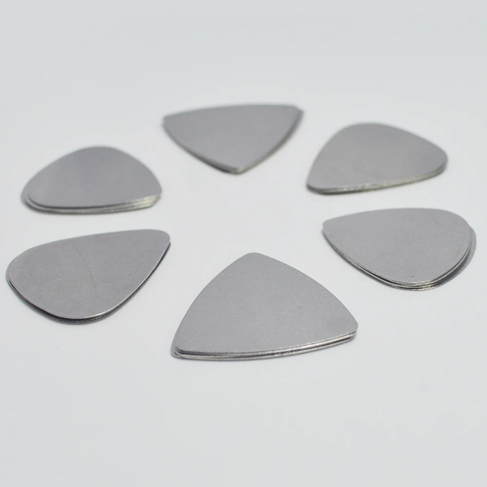 2 Pcs Stainless Steel Guitar Pick Guitarra Plectrums for Great For Heavy Metal Rock Punk Heart Jazz Triangle Shape for Choose 2 Pcs Stainless Steel Guitar Pick Guitarra Plectrums for Great For Heavy Metal Rock Punk Heart Jazz Triangle Shape for Choose