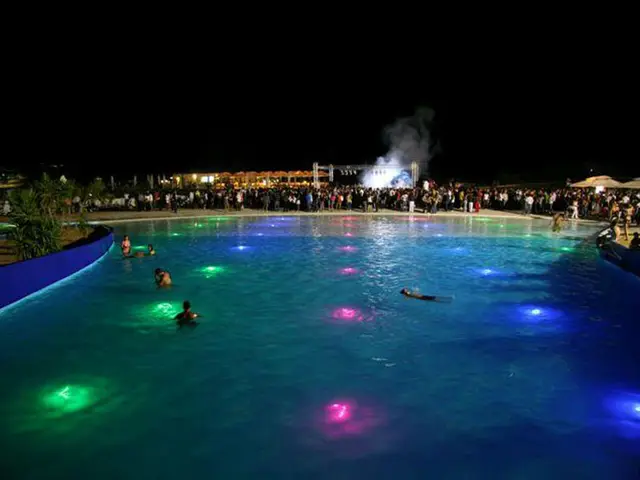 2pcs Lot Pool Light Led Underwater 9w Ip68 Covers 12v 2pcs Lot Pool Light Led Underwater 9w Ip68 Covers 12v Sconce Free Shipping