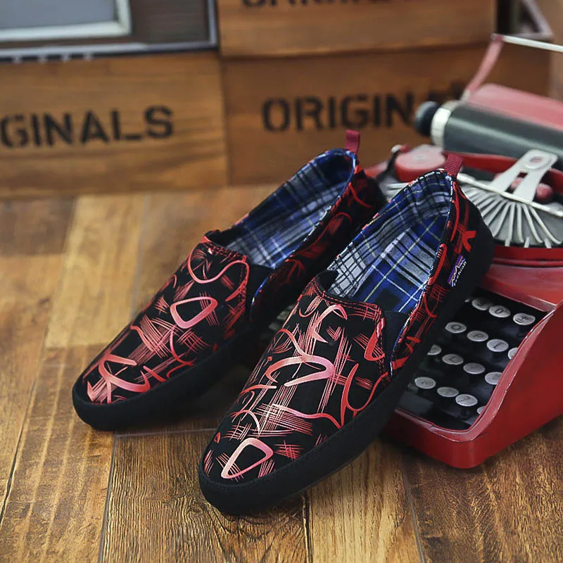 Мужские кроссовки; коллекция года; Летние лоферы; дышащая парусиновая обувь; высококачественная повседневная обувь; модный светильник Мужская обувь для ходьбы - Цвет: 002red
