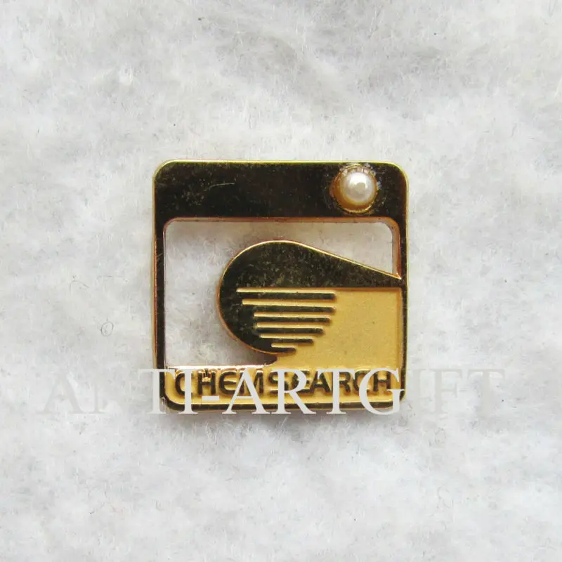 

Customized lapel pins with pearl high quality