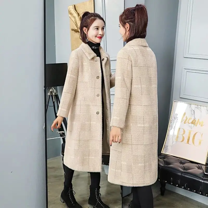 

2019 gold velvet coat female mink fur female long section new thickening solid turn-down collar full sleeve warm autumn winter