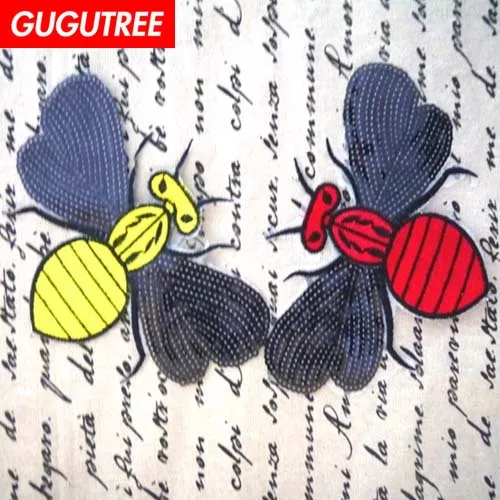 

GUGUTREE embroidery Sequins big bee patches animal cartoon patches badges applique patches for clothing XC-472